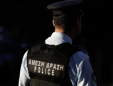 Θεσσαλονίκη: Αφού τον λήστεψε του έδωσε χειραψία και του είπε «δεν είμαι κλέφτης, οι πολιτικοί είναι»! (βίντεο)